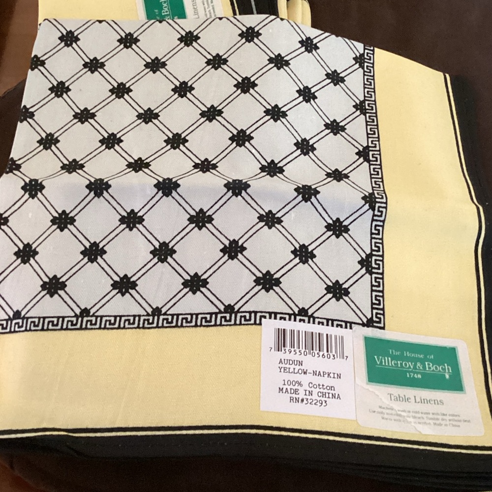 Villeroy & Boch Yellow and Black Table Linen set of six napkins cloth